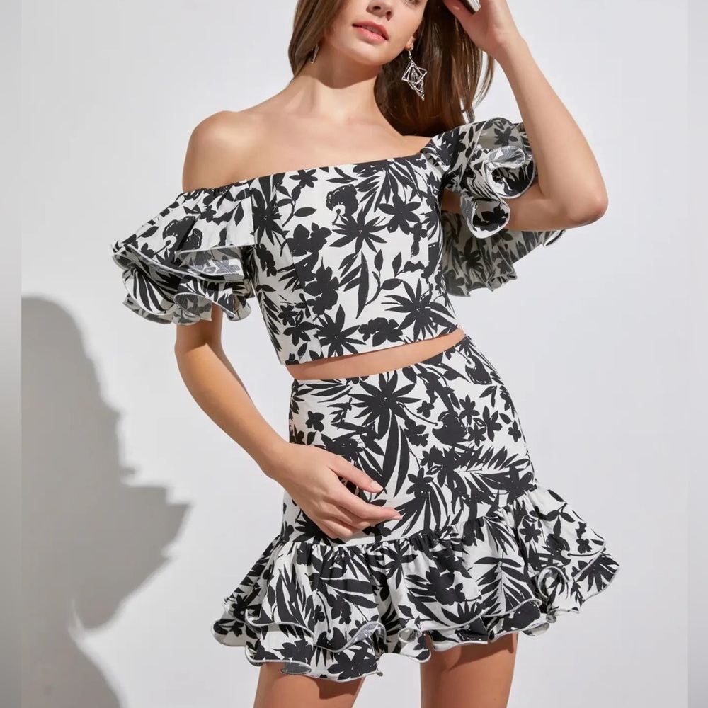 Black & White Floral Ruffle Set